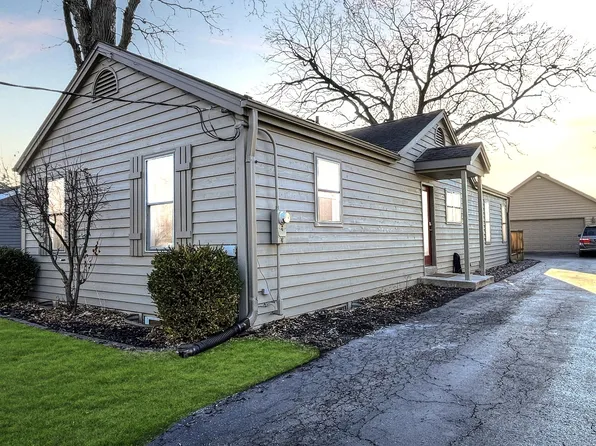 32 Oak Lane Dr, Lake Villa, IL 60046