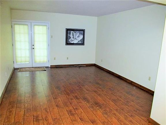3rd image of 525 W Lookout Dr APT 121