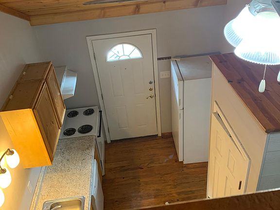 3rd image of 1112 Cardinal St #107