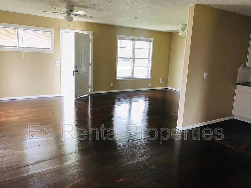 3 bed, 1.0 bath, 1197 sqft, $1,695 — Photo 4