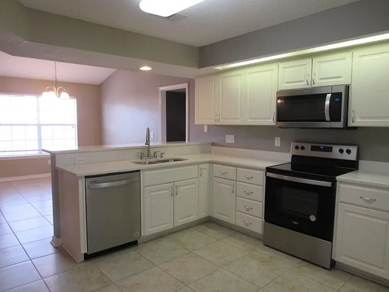 5074 Terra Lake Cir — Photo 10