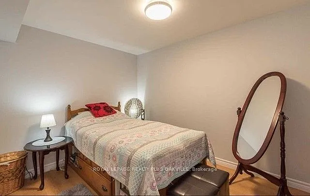 3576 Ash Row Cres #LOWER — Photo 4