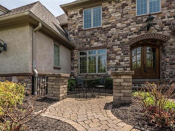 3rd image of 9438 Pine Creek Dr