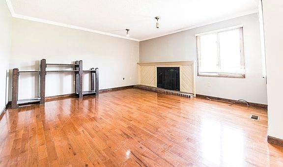 3rd image of 1020 Pebble Dr