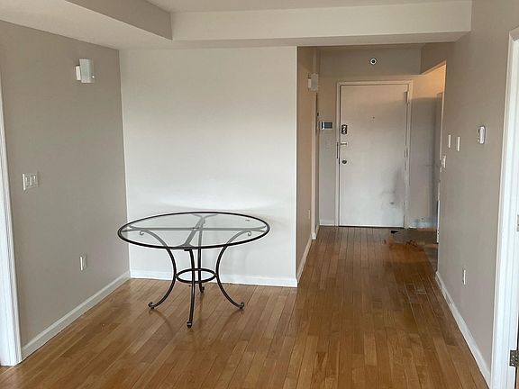 2nd image of 14477 Barclay Ave APT 6A