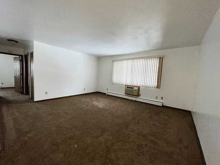 2740 Maple Dr — Photo 3