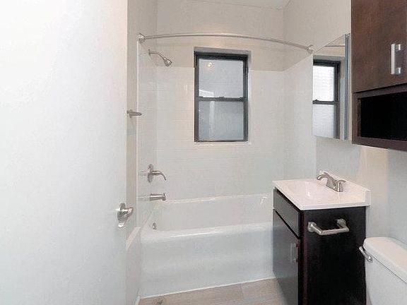 4th image of 1540 W Waveland Ave #2