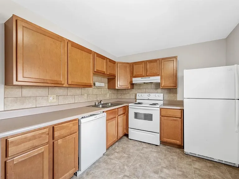 22 E Rock Creek Mnr — Photo 1