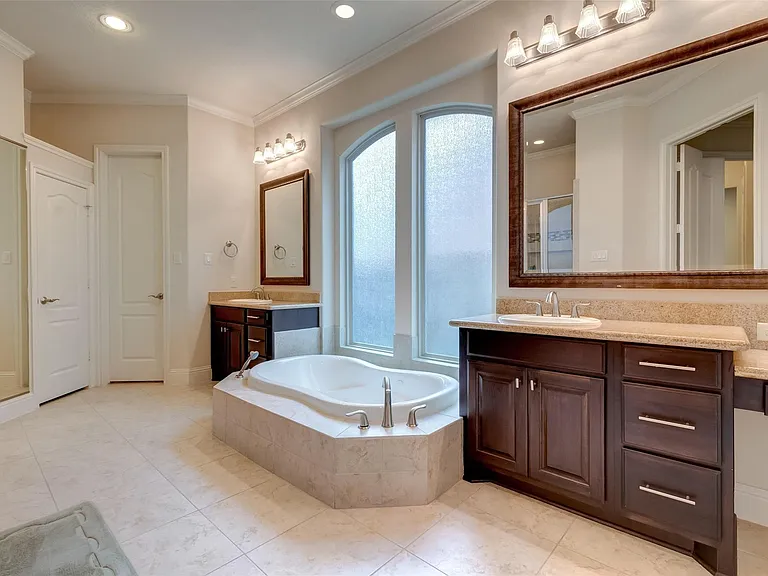 10307 Latta Creek Dr — Photo 35