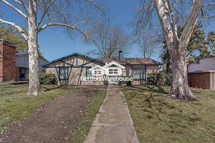 Building Photo - 2605 Royal Oaks Dr