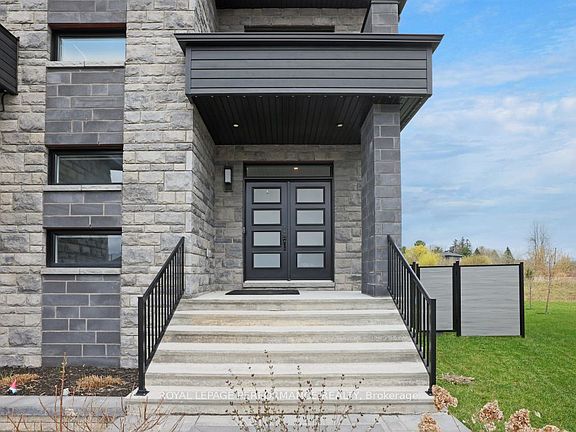 3rd image of 541 Barrage St