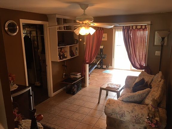 4th image of 1182 Walnut Ave