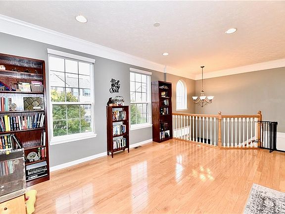 5th image of 246 Straughn Ln