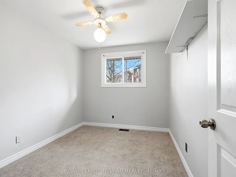 195 B Cedarvale Cres #A — Photo 11