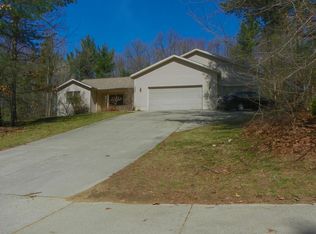 1945 Shining Tree Dr NE, Belmont, MI 49306