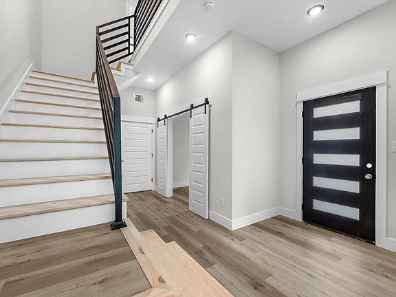 3rd image of 993 Laney Rd
