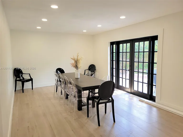 735 Tradewind Dr — Photo 38