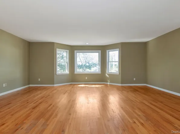 4 Manor Place, White Plains, NY 10605