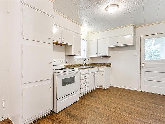 4th image of 8008 Chaparral Dr