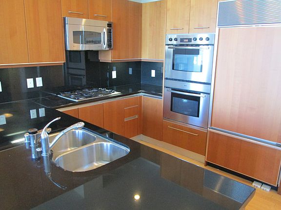 5th image of 550 Front St Unit 2404