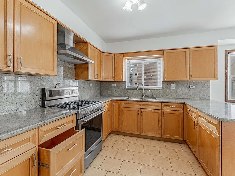 3158 N Neenah Ave #1C — Photo 19