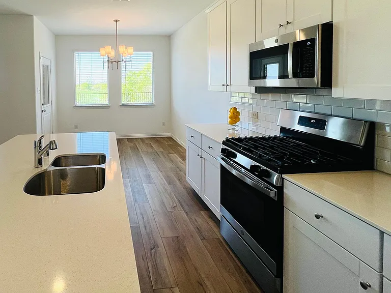 1105 Misty Brook Dr — Photo 14