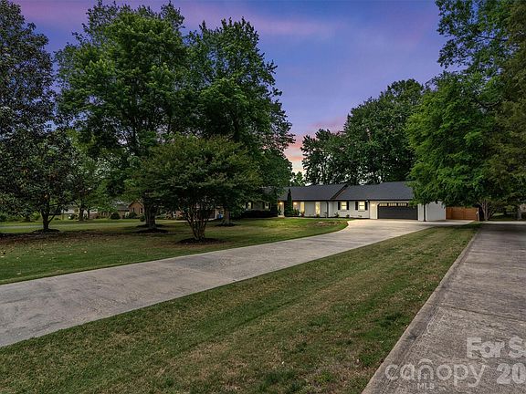 3rd image of 6021 Morris Farm Ln