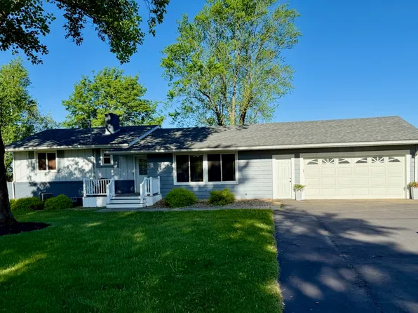 335 Hillside Dr, Franklin Grove, IL 61031