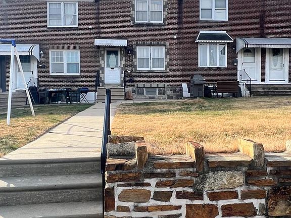 2nd image of 2822 Rawle St