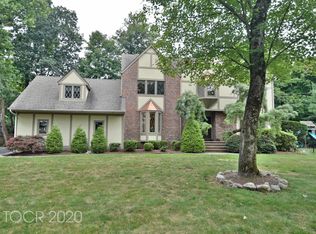 69 Skyline Dr, Upper Saddle River, NJ 07458