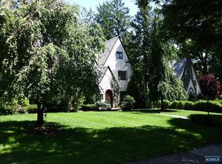 325 Heights Rd, Ridgewood, NJ 07450