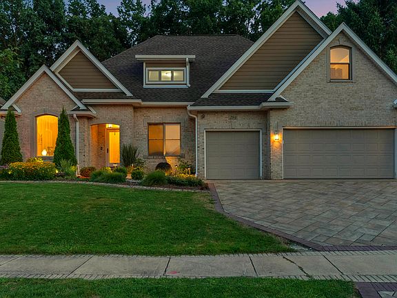 3rd image of 284 Muirfield Dr
