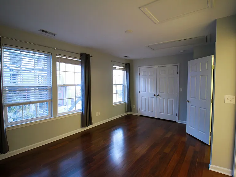 264 W Bland St — Photo 15