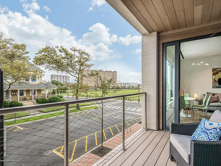 601 Heck St #207 — Photo 4