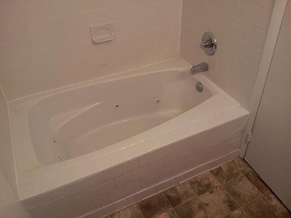 5th image of 3804 Peachtree Ln W
