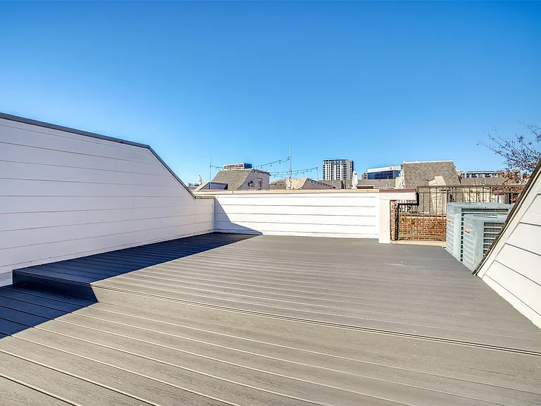 2411 N Hall St #20 — Photo 17