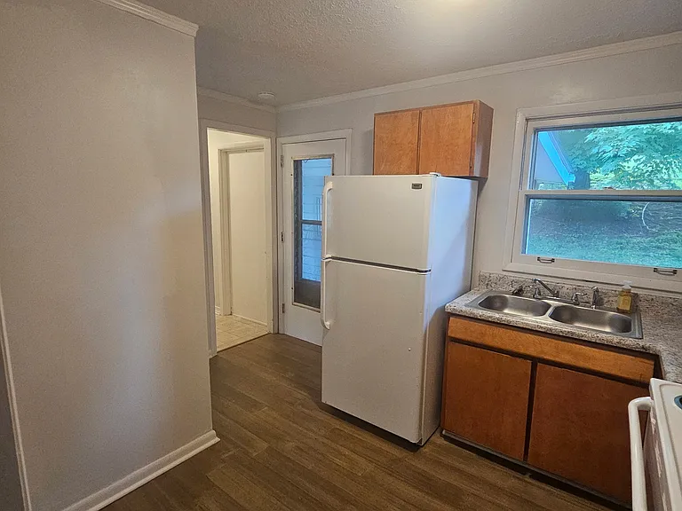 1305 N Barton St — Photo 9