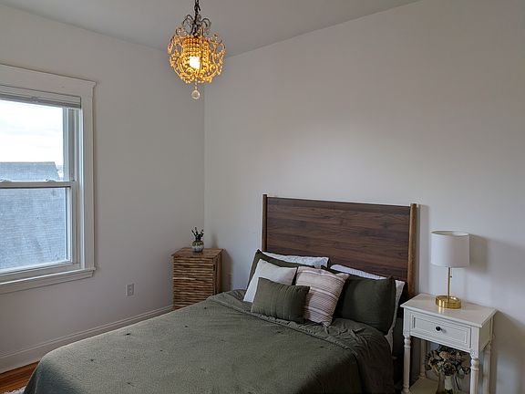 4th image of 82 Gladstone St #1