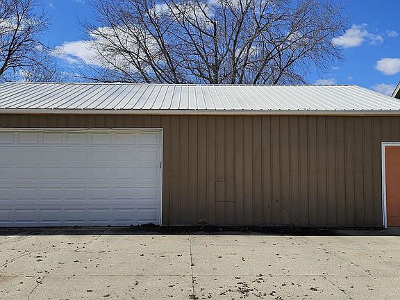 4th image of 907 Bishop Ave