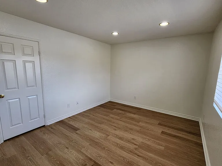 26 Anglesite — Photo 28