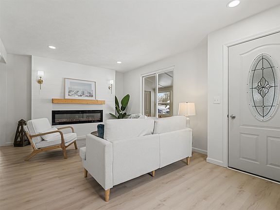 5th image of 11867 Highland Ave
