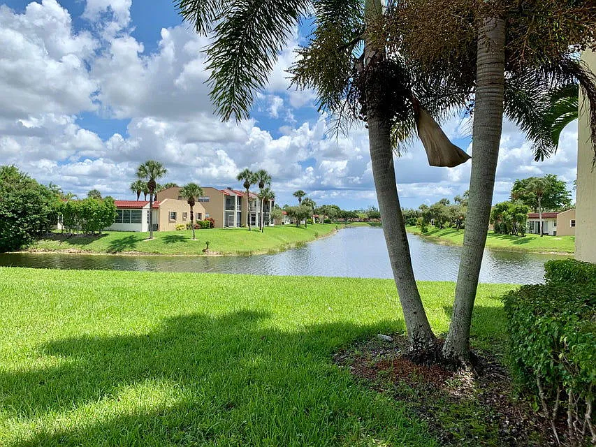 2 bed, 2.0 bath, 1200 sqft, $1,800 — Photo 2