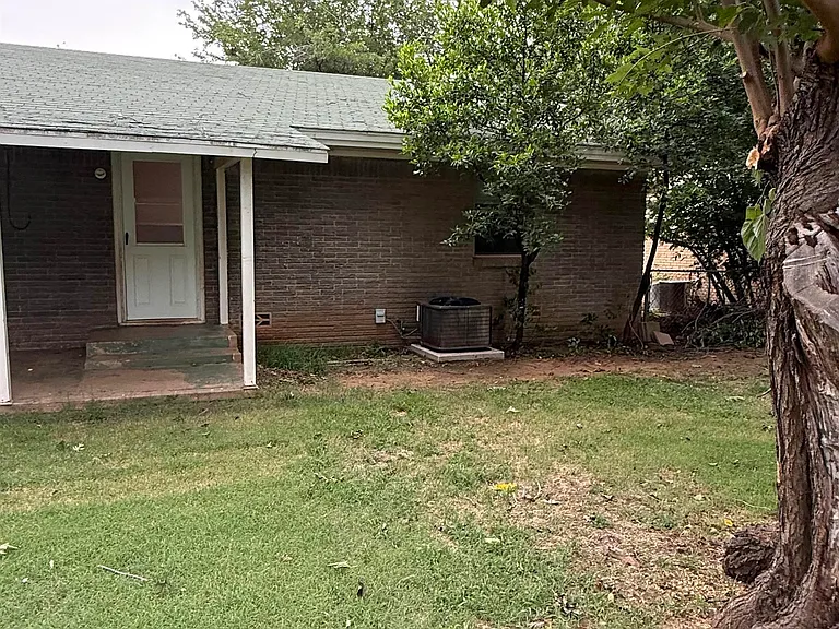311 N Rosalee St — Photo 35