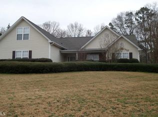 326 Kiley Dr, Hoschton, GA 30548