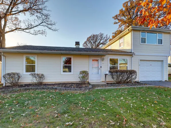 8 Timber Trl, Streamwood, IL 60107