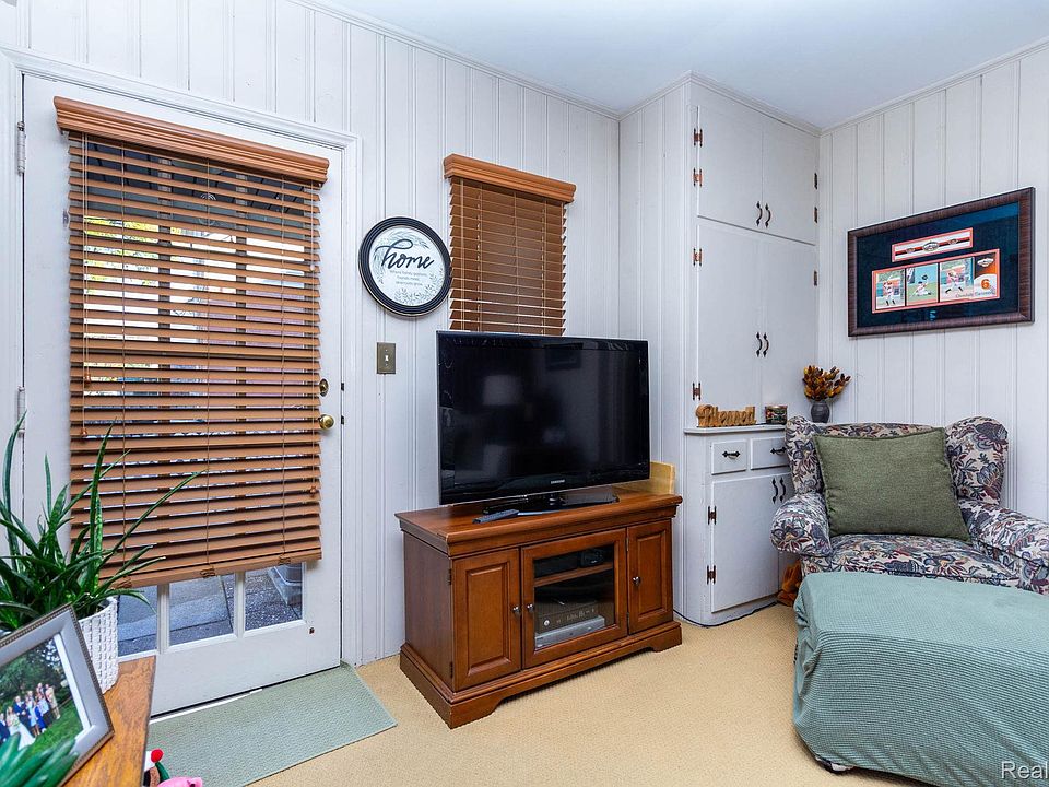 225 N Melborn St, photo 17