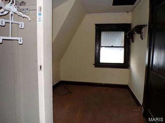 3rd image of 7109 Woodrow Ave