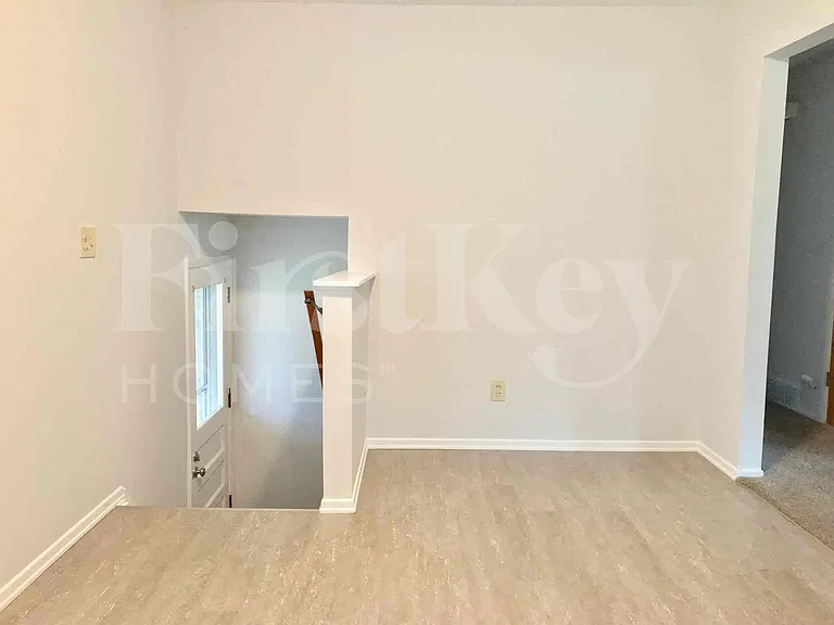 1222 Meadowbright Ln — Photo 10