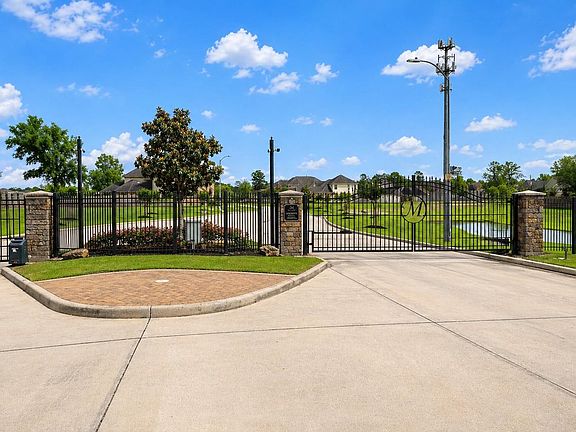 3rd image of 4814 Pecan Arbor Ln