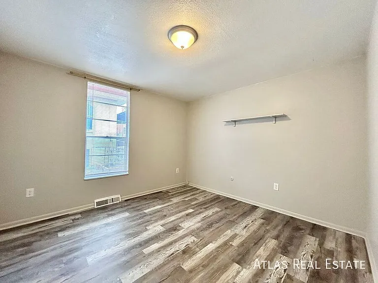 331 N Columbine St #D — Photo 8